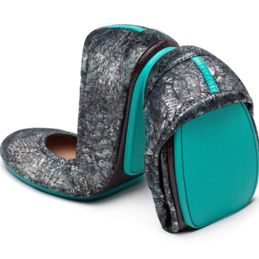 Very gently used like worn once drago Tieks. Size 9.